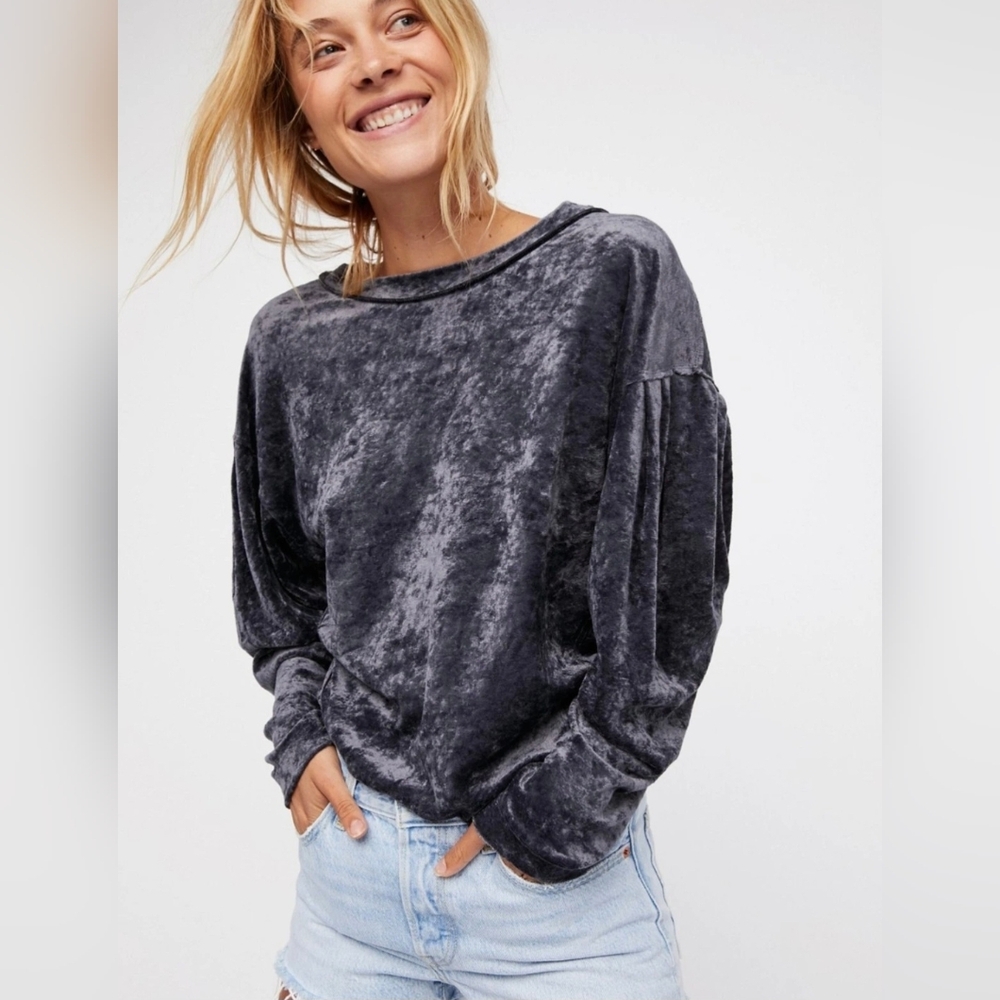 Velvet-Texture Long Sleeve Top in Charcoal